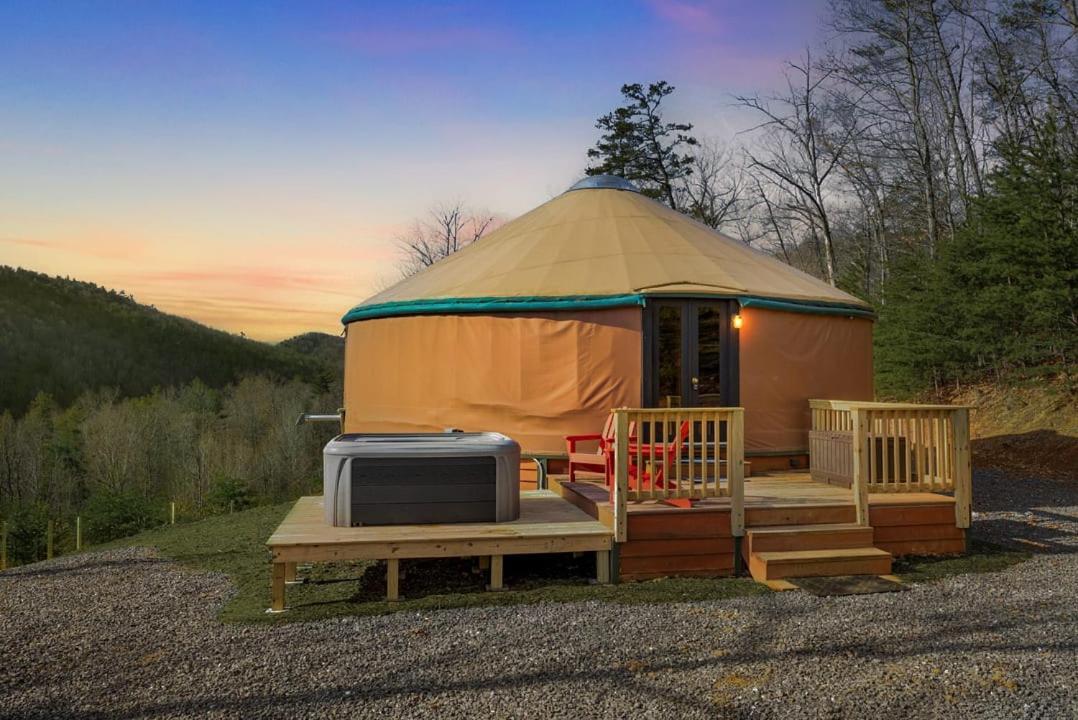 Modern Yurt W River Access, Hot Tub, Wifi & Grill Wardensville Bagian luar foto